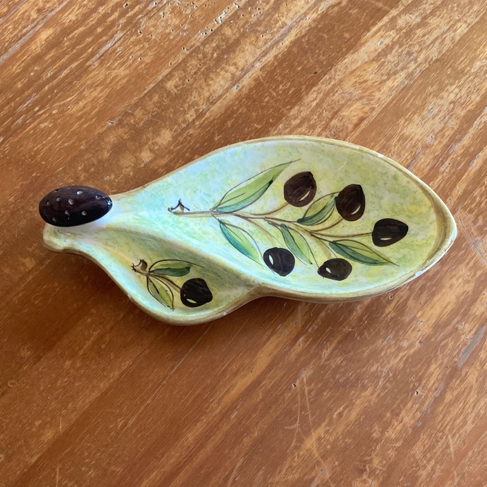 Handmade Mediterraneo ceramic olive dish